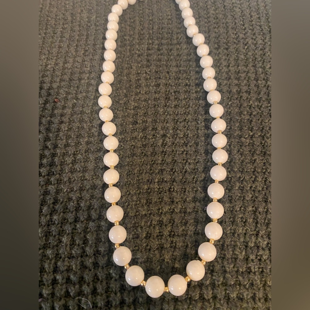 Elegant Vintage White and Gold Beaded Necklace